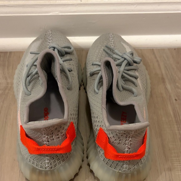 Mens Yeezy silver and neon red - Picture 4 of 5